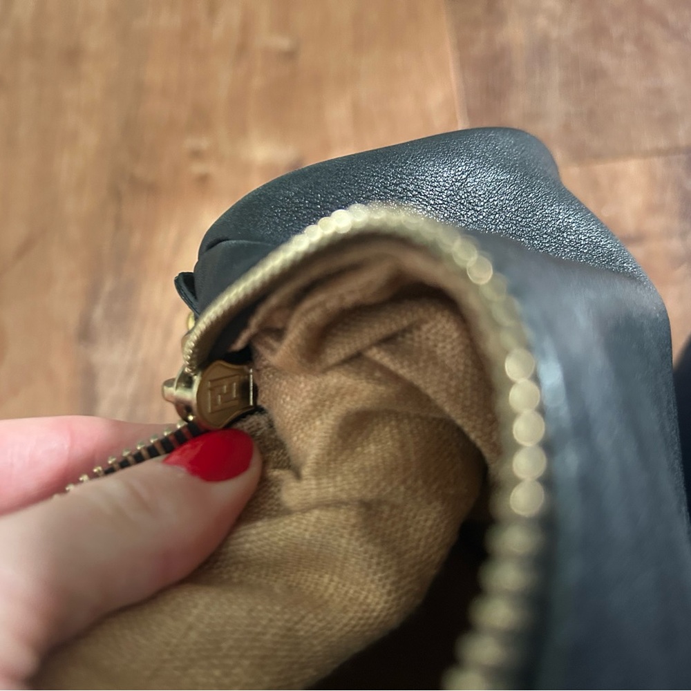 Fendi Oyster Black Leather - Picture 7 of 15